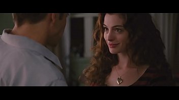 Anne hathaway boobs