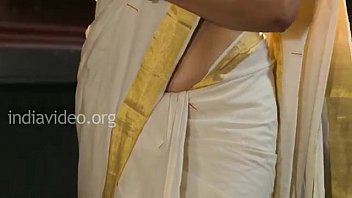 Hot aunty in saree