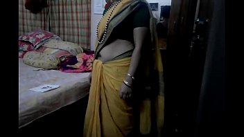 Aunty saree bra bbc