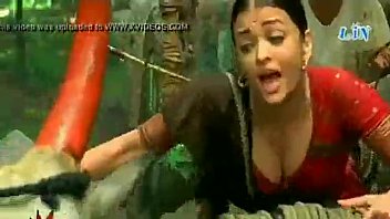 Bollywood actress bouncing boobs