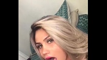 Novinha loira safada fazendo sexo em live