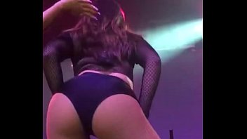 Anitta pelada