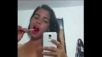 Gatinha dançando pelada