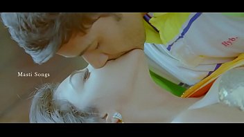 Hot saree navel kiss