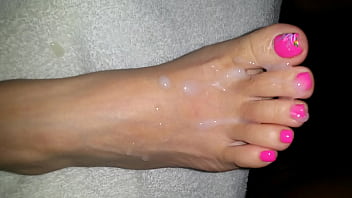 Cumshot toes