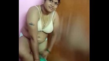 Desi aunty showing pussy