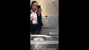 la latina hostess si unisce al club di masturbation mile nel bagno e nelle cums