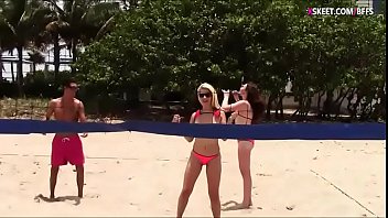 Nackt beachvolleyball