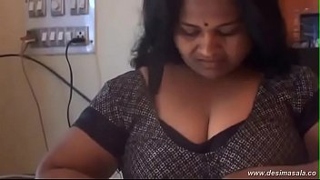 Hot aunty boobs