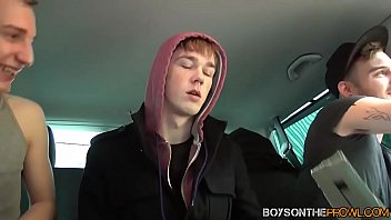 Gay anal no carro