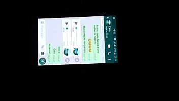 Mulher falando no celular