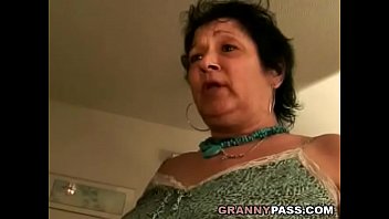 Granny cums porn