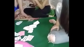 Chơi game lột đồ