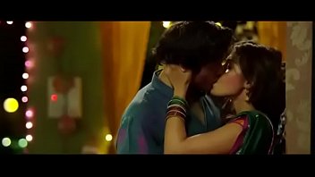 Hot kissing scene video