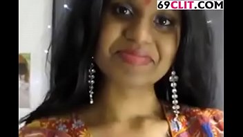 Chalti bus me bhabhi ko pela