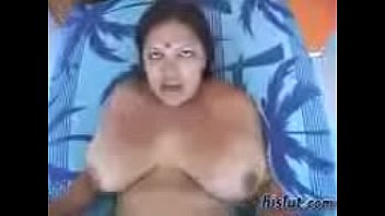 Aunty under saree sex