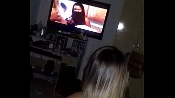 Homem pau enorme faz vídeo com duas garotas bisexual