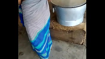 Hot aunty saree slip