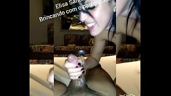 Elisa sanches tomando leite