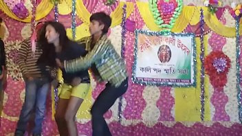 Bhojpuri boobs dance