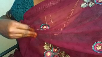 Telugu aunty removing saree
