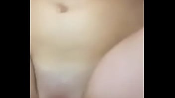Homem masturvando mulher