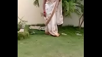 Saree pallu drop