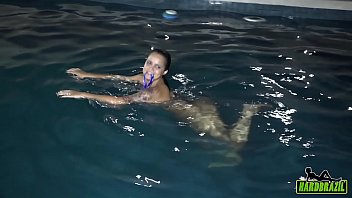 Nadando pelada