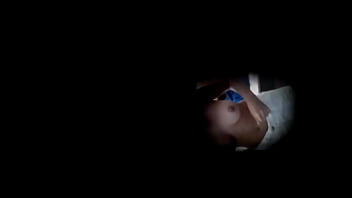 Espiando a filha novinha
