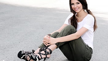 Victoria justice feet