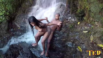 Ruyva e da Rhilary na cachoeira