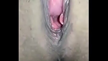 Mostrando a vagina