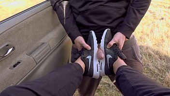 Cum sneakers