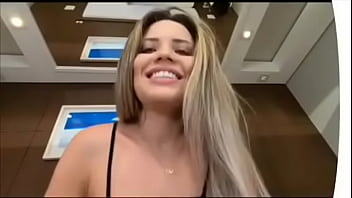 Solo en casa me fui a follar al vecino