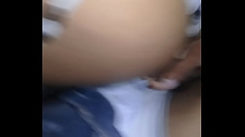 Baixinha matando aula