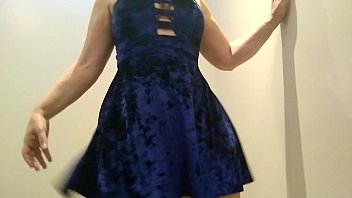 Gostosa de vestido azul