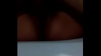 Xvideos porno amador caseiro empurrando com força socando até o talo