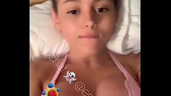 Trans novinha gozando