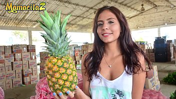 MAMACITAZ - latina Evelin Suárez engañada por muchachos ansiosos