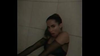 Anitta fazendo oral