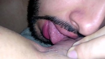 Chupando na língua do veinho