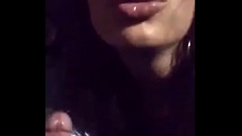 MC Anitta faz sexo oral em morro