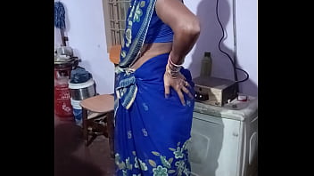 Hot navel aunty