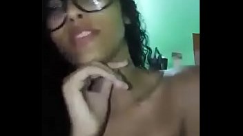 Novinha se masturbando sozinha