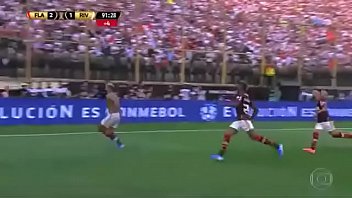 Flamengo comendo cortinthias
