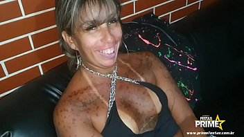 Mulheres com grelos gigantes