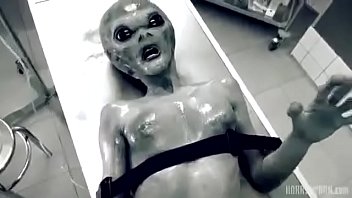 Mulher transado com alien