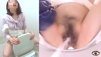 Japan girl peeing