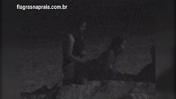 Sexo na praia a noite