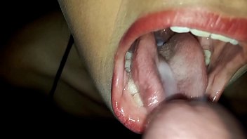 Compilation de sperme dans la bouche